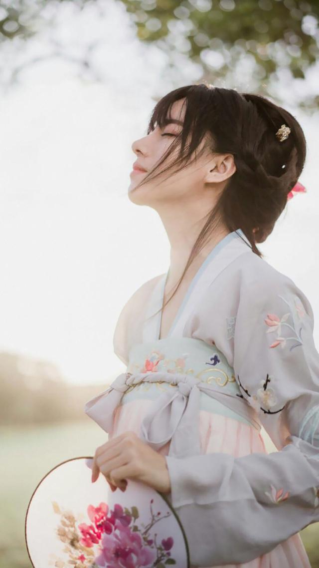 邻居美女借我钱开瑜伽馆还不上让我抵彩礼婚后发现她是富婆(图10)
