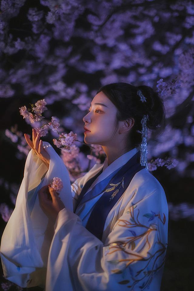 邻居美女借我钱开瑜伽馆还不上让我抵彩礼婚后发现她是富婆(图9)