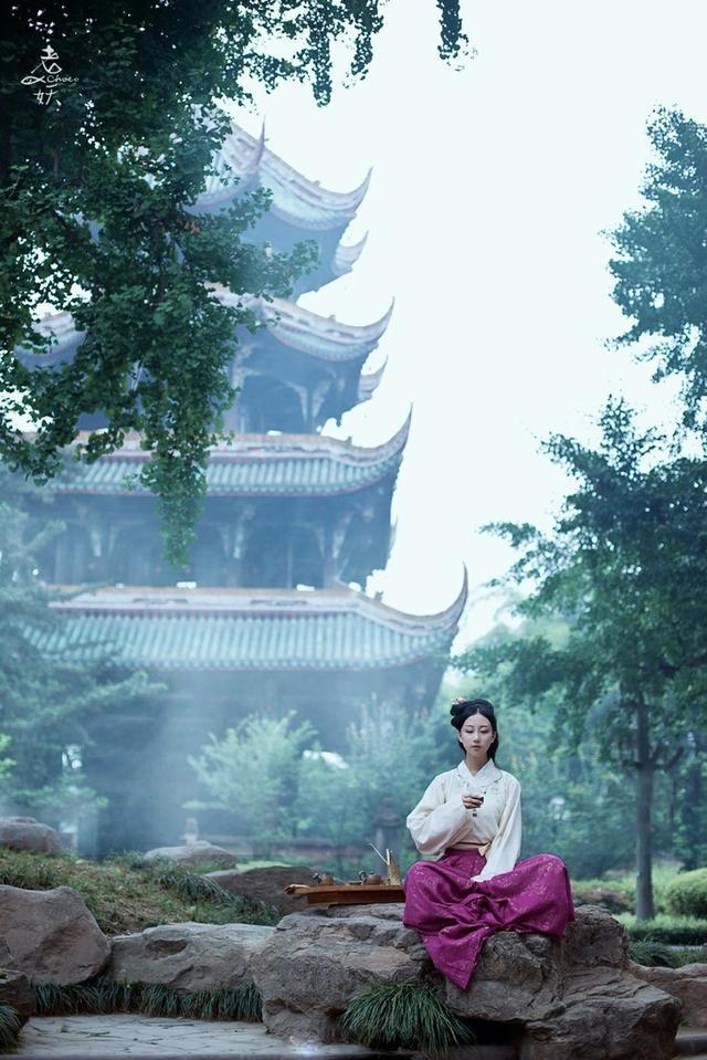邻居美女借我钱开瑜伽馆还不上让我抵彩礼婚后发现她是富婆(图11)