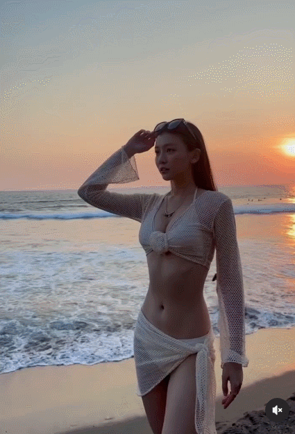开云体育宝岛女艺人林芷芸瑜伽裤才是YYDS(图1)