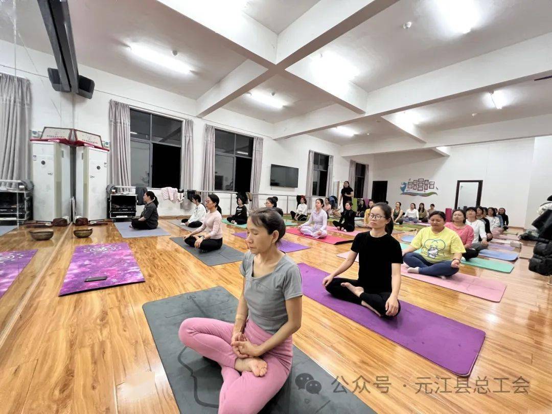 冬日“瑜”光“伽”倍美好——元江县总工会2024年第一期健身瑜伽职工素质提升培训活动开课啦(图2)