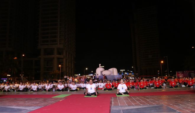开云体育超过1500人表演2024年岘港国际瑜伽(图1)