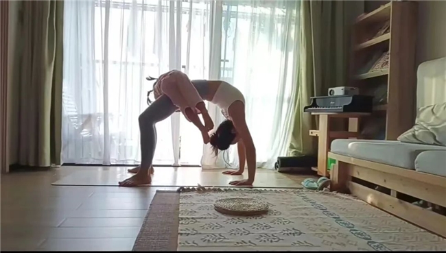 养生瑜伽：一项适合中老年人的轻量级开云体育运动(图5)