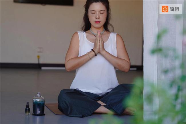 简橙瑜伽总教头王kaiyun体育网页版蕊：兴趣教育显著提升中老年人的幸福感(图1)