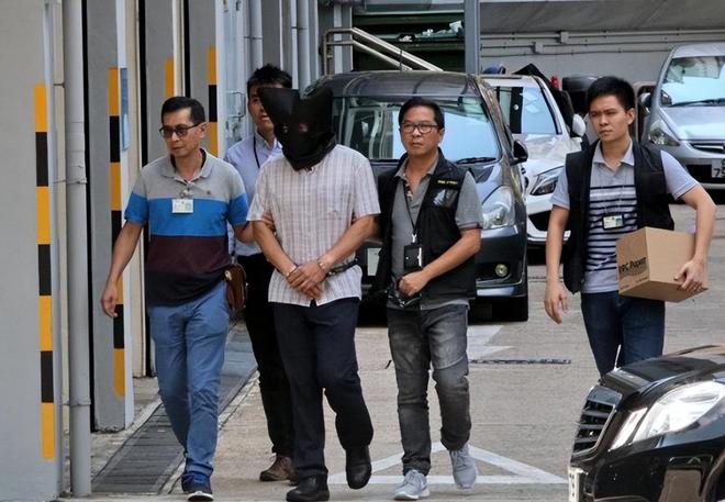2015年香港教授故意在车内放2个瑜伽球妻女开车“意外身亡”(图1)