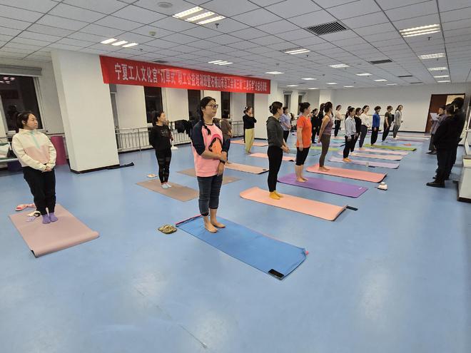 石嘴山市工惠乐学公益培训班让职工心动和工会响动双向奔赴(图1)