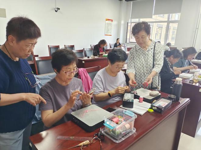 山东老年大学秋招160余门课任选首开短期班AI智能成新宠(图2)